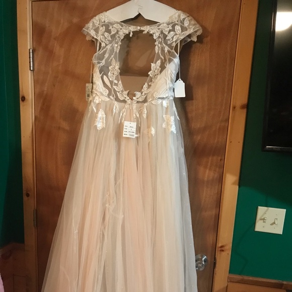 Wedding Dress - Picture 1 of 5